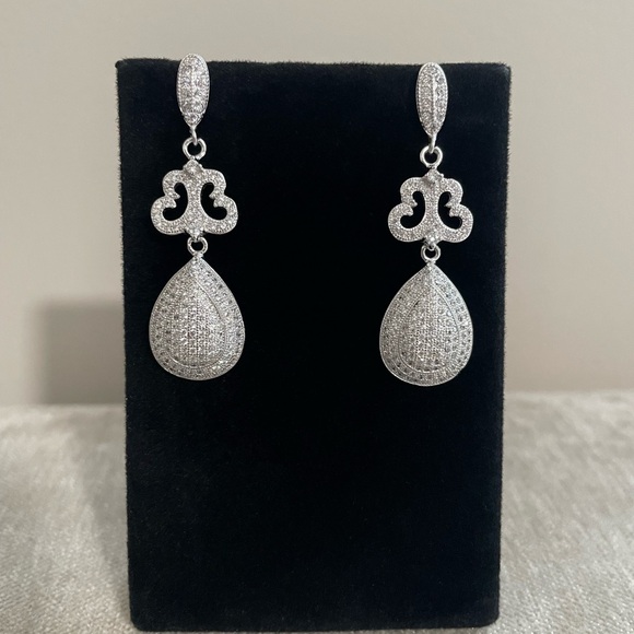 Elegant Silver Drop Earrings - Picture 1 of 2